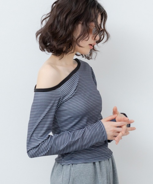 HEILIS(ヘイリス)の「オフショルダーボーダーカットソー / オフショルダー アシンメトリー コンパクト シンプル カジュアル フェミニン レッド ブラック 赤 黒 オフショルダー 春服 夏服 秋服 長袖 トップス ノームコア カットソー シティガール 韓国 インナー ロンT レイヤード(Tシャツ/カットソー・レディース・レッド/ブラック・FREE)」の13枚目の写真
