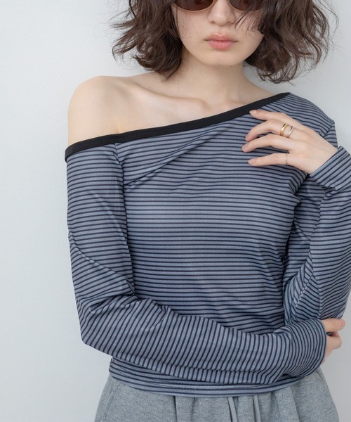 HEILIS(ヘイリス)の「オフショルダーボーダーカットソー / オフショルダー アシンメトリー コンパクト シンプル カジュアル フェミニン レッド ブラック 赤 黒 オフショルダー 春服 夏服 秋服 長袖 トップス ノームコア カットソー シティガール 韓国 インナー ロンT レイヤード(Tシャツ/カットソー・レディース・レッド/ブラック・FREE)」の19枚目の写真