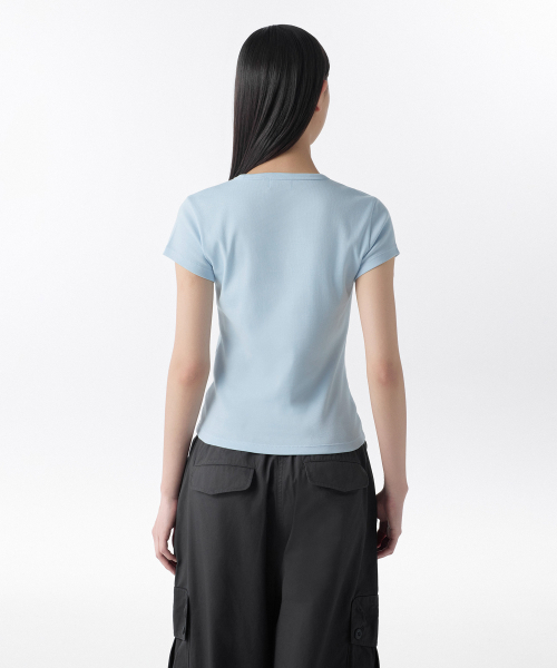 MUSINSA STANDARD WOMAN（ムシンサスタンダードウーマン）の「ウィメンズスリムクルーネックTシャツ[スカイブルー]（Tシャツ/カットソー・レディース・その他・X-SMALL/SMALL/MEDIUM/LARGE/X-LARGE）」の2枚目の写真