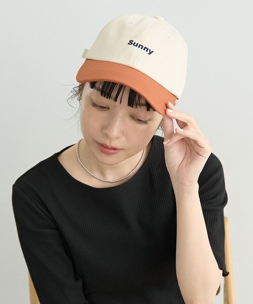 coen(コーエン)の「配色デザイン ロゴ刺繍ツートーンキャップ【インフルエンサー紹介アイテム】(キャップ・レディース・レッド/ナチュラル/ダークグレー/イエロー/ケリーグリーン・FREE)」の2枚目の写真