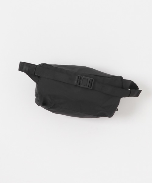 URBAN RESEARCH（アーバンリサーチ）の「DAIWA PIER39　PERTEX TRAVEL EXPAND BAG（ボディバッグ/ウエストポーチ・メンズ・ブラック・ONE）」の4枚目の写真