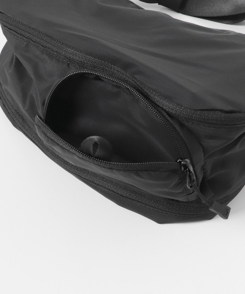 URBAN RESEARCH（アーバンリサーチ）の「DAIWA PIER39　PERTEX TRAVEL EXPAND BAG（ボディバッグ/ウエストポーチ・メンズ・ブラック・ONE）」の6枚目の写真