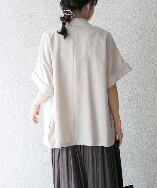 ITEMS URBANRESEARCH(アイテムズ アーバンリサーチ)の「『イージーケア/接触冷感/UVカット』SMOOTH LINEN TOUCH 半袖ジャケット(その他アウター・レディース・オフホワイト/ブラック・FREE)」の3枚目の写真