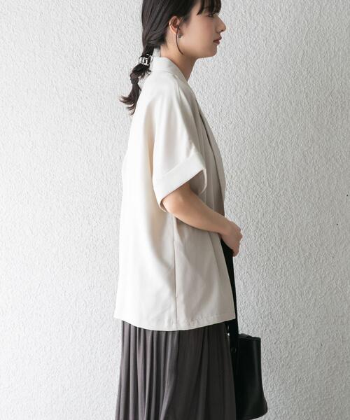 ITEMS URBANRESEARCH(アイテムズ アーバンリサーチ)の「『イージーケア/接触冷感/UVカット』SMOOTH LINEN TOUCH 半袖ジャケット(その他アウター・レディース・オフホワイト/ブラック・FREE)」の4枚目の写真