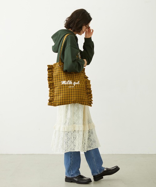 MILKFED.(ミルクフェド)の「FRILLED TARTAN TOTE BAG(トートバッグ・レディース・レッド/イエロー/ブラック・ONE SIZE)」の16枚目の写真