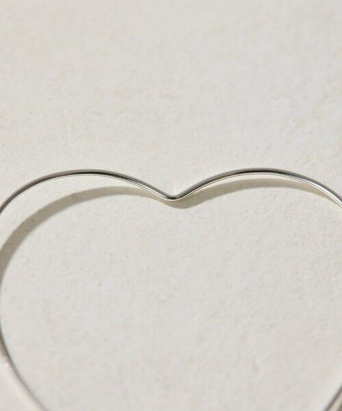 ear PAPILLONNER(イアパピヨネ)の「《スターリングシルバー使用》ハート型BIGフープピアス(ピアス(両耳用)・レディース・シルバー系その他4・FREE)」の2枚目の写真