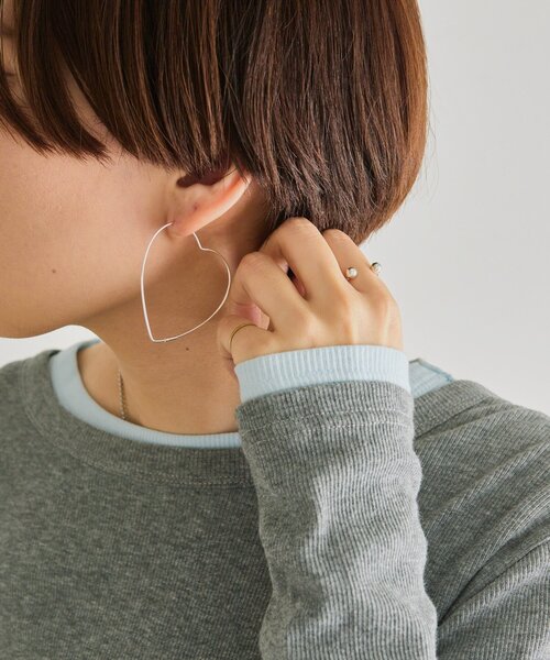 ear PAPILLONNER(イアパピヨネ)の「《スターリングシルバー使用》ハート型BIGフープピアス(ピアス(両耳用)・レディース・シルバー系その他4・FREE)」の4枚目の写真