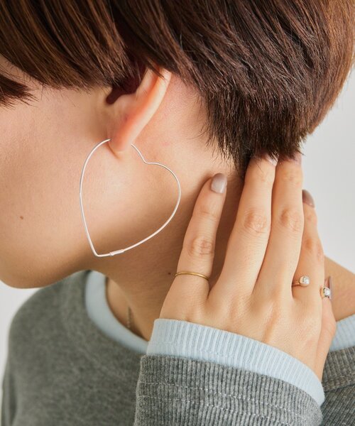 ear PAPILLONNER(イアパピヨネ)の「《スターリングシルバー使用》ハート型BIGフープピアス(ピアス(両耳用)・レディース・シルバー系その他4・FREE)」の5枚目の写真