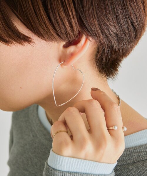 ear PAPILLONNER(イアパピヨネ)の「《スターリングシルバー使用》ハート型BIGフープピアス(ピアス(両耳用)・レディース・シルバー系その他4・FREE)」の6枚目の写真