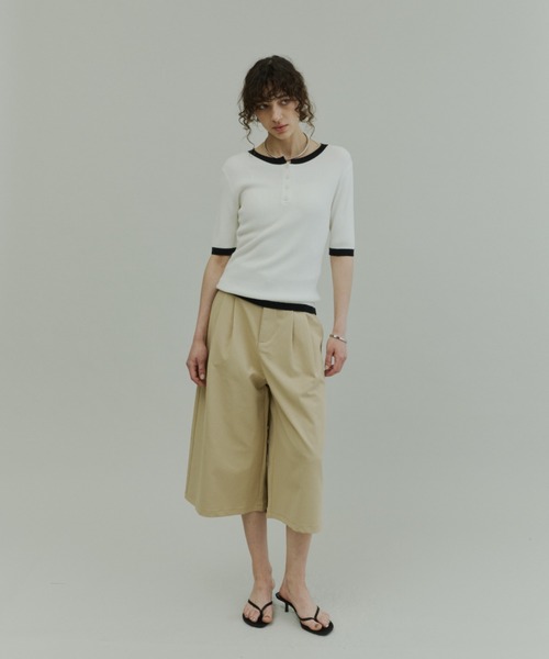 Plumel(プルメル)の「Tuck Wide Bermuda Pants / タックワイドバミューダパンツ(その他パンツ・レディース・ブラック/ベージュ/ライトグレー・MEDIUM/LARGE)」の12枚目の写真