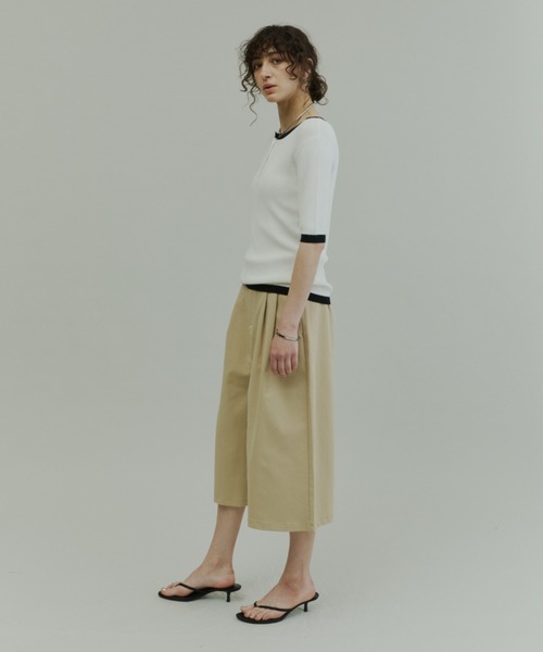 Plumel(プルメル)の「Tuck Wide Bermuda Pants / タックワイドバミューダパンツ(その他パンツ・レディース・ブラック/ベージュ/ライトグレー・MEDIUM/LARGE)」の13枚目の写真