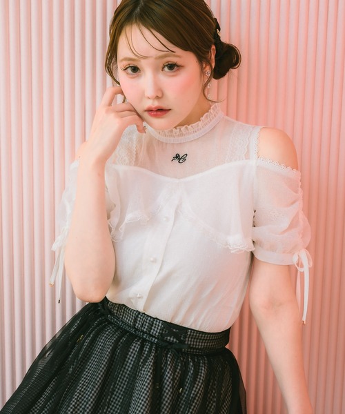 couture BY ROJITA(クチュールバイロジータ)の「肩開きフリルブラウス(シャツ/ブラウス・レディース・ホワイト/ブラック/アイボリー・FREE)」の1枚目の写真