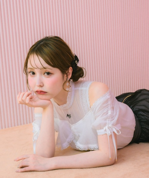 couture BY ROJITA(クチュールバイロジータ)の「肩開きフリルブラウス(シャツ/ブラウス・レディース・ホワイト/ブラック/アイボリー・FREE)」の11枚目の写真