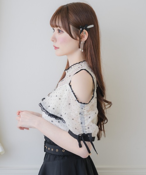 couture BY ROJITA(クチュールバイロジータ)の「肩開きフリルブラウス(シャツ/ブラウス・レディース・ホワイト/ブラック/アイボリー・FREE)」の16枚目の写真