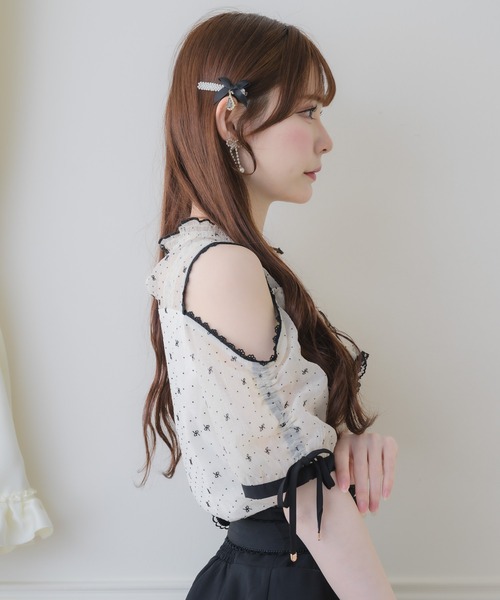 couture BY ROJITA(クチュールバイロジータ)の「肩開きフリルブラウス(シャツ/ブラウス・レディース・ホワイト/ブラック/アイボリー・FREE)」の18枚目の写真
