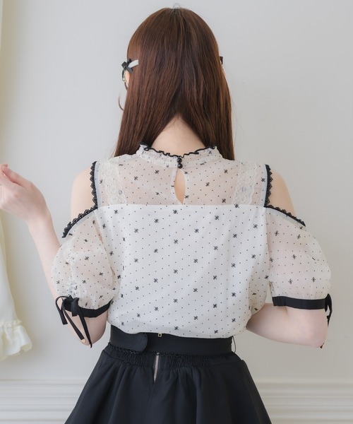 couture BY ROJITA(クチュールバイロジータ)の「肩開きフリルブラウス(シャツ/ブラウス・レディース・ホワイト/ブラック/アイボリー・FREE)」の17枚目の写真