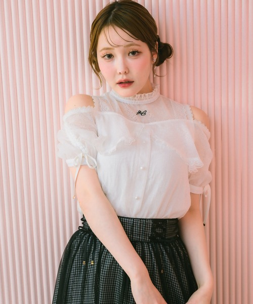 couture BY ROJITA(クチュールバイロジータ)の「肩開きフリルブラウス(シャツ/ブラウス・レディース・ホワイト/ブラック/アイボリー・FREE)」の4枚目の写真