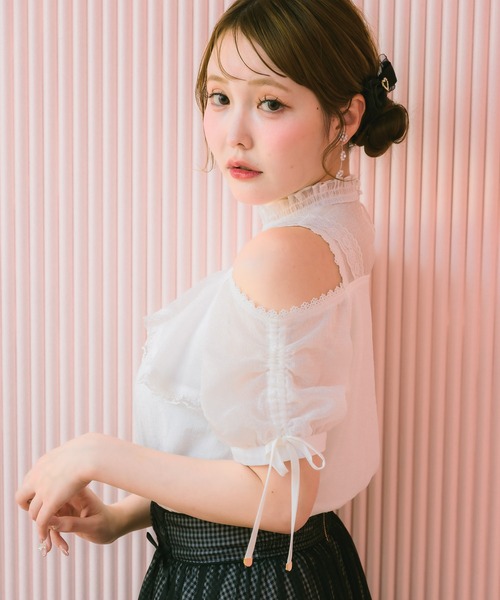couture BY ROJITA(クチュールバイロジータ)の「肩開きフリルブラウス(シャツ/ブラウス・レディース・ホワイト/ブラック/アイボリー・FREE)」の6枚目の写真