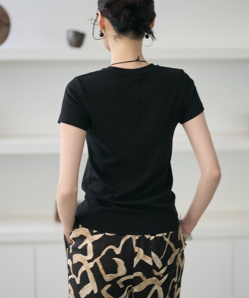LAULEN(ローレン)の「henley neck cut sew tops /ヘンリーネックカットソートップス(Tシャツ/カットソー・レディース・アイボリー/ブラック・FREE)」の5枚目の写真