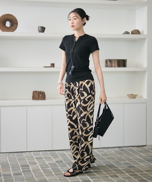 LAULEN(ローレン)の「henley neck cut sew tops /ヘンリーネックカットソートップス(Tシャツ/カットソー・レディース・アイボリー/ブラック・FREE)」の8枚目の写真
