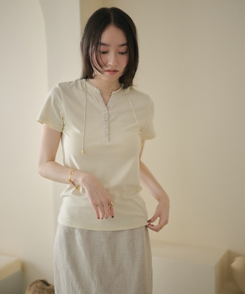 LAULEN(ローレン)の「henley neck cut sew tops /ヘンリーネックカットソートップス(Tシャツ/カットソー・レディース・アイボリー/ブラック・FREE)」の17枚目の写真