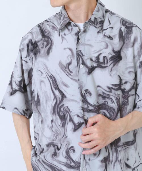 ITEMS URBANRESEARCH(アイテムズ アーバンリサーチ)の「マーブルプリントレギュラーカラーショートスリーブシャツ(シャツ/ブラウス・メンズ・ブラック/ベージュ/ホワイト・LARGE/MEDIUM)」の2枚目の写真