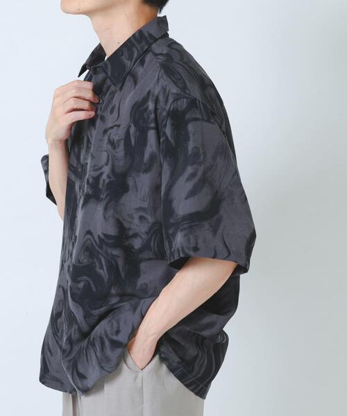 ITEMS URBANRESEARCH(アイテムズ アーバンリサーチ)の「マーブルプリントレギュラーカラーショートスリーブシャツ(シャツ/ブラウス・メンズ・ブラック/ベージュ/ホワイト・LARGE/MEDIUM)」の16枚目の写真