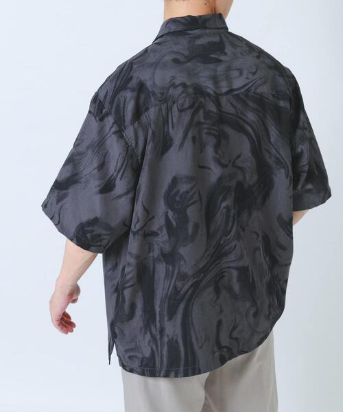 ITEMS URBANRESEARCH(アイテムズ アーバンリサーチ)の「マーブルプリントレギュラーカラーショートスリーブシャツ(シャツ/ブラウス・メンズ・ブラック/ベージュ/ホワイト・LARGE/MEDIUM)」の17枚目の写真