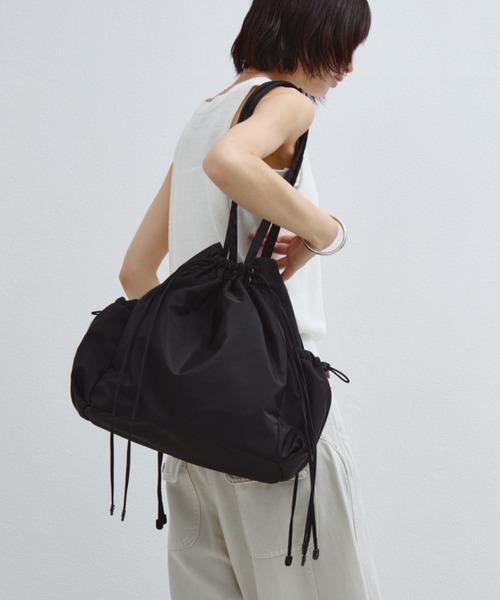 ANF.MUU(アンフムー)の「アウトポケットドロストリングトートバッグ(トートバッグ・レディース・カーキ/ブラック・FREE)」の1枚目の写真