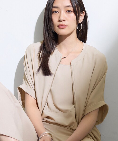 INDIVI(インディヴィ)の「【夏羽織り/着る日傘】ドルマンフォルムブルゾン(ブルゾン・レディース・ブラック/ナチュラル/ブラウン系/ベージュ系その他7・40/36/38/13/19/05/15 )」の17枚目の写真