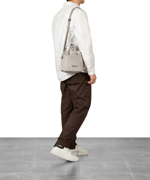 Champion（チャンピオン）の「チャンピオン ショルダーバッグ 巾着式 5C38 58892（ショルダーバッグ・レディース・グレー/ベージュ・FREE）」の4枚目の写真