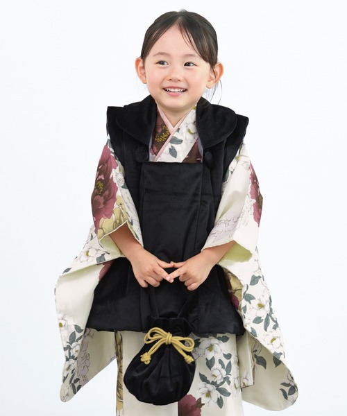 SOUBIEN（ソウビエン）の「【floro by SOUBIEN】3歳女の子用七五三セット（被布コート/着物/襦袢/草履/巾着）（着物・キッズ・ライトパープル/ホワイト系その他/ホワイト×レッド/オフホワイト/クリーム/サンドベージュ/ホワイト×パープル/ブラック×ピンク/ブラック系/ホワイト系/ホワイト系その他2/ネイビー系2/ネイビー系1/ピンク系/ローズ系/レッド系/パイングリーン系/グリーン系/ベージュ系/ライトグレー系/アイボリー/マスタード/スカイブルー系・ONE SIZE）」の6枚目の写真