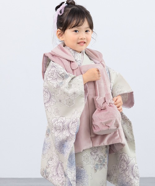SOUBIEN（ソウビエン）の「【floro by SOUBIEN】3歳女の子用七五三セット（被布コート/着物/襦袢/草履/巾着）（着物・キッズ・ライトパープル/ホワイト系その他/ホワイト×レッド/オフホワイト/クリーム/サンドベージュ/ホワイト×パープル/ブラック×ピンク/ブラック系/ホワイト系/ホワイト系その他2/ネイビー系2/ネイビー系1/ピンク系/ローズ系/レッド系/パイングリーン系/グリーン系/ベージュ系/ライトグレー系/アイボリー/マスタード/スカイブルー系・ONE SIZE）」の9枚目の写真