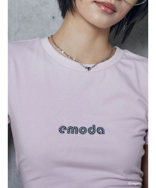 EMODA(エモダ)の「【ちいかわ】ラインストーンミニTシャツ(Tシャツ/カットソー・レディース・ブラウン/ブラック/ピンク/グレー・FREE)」の7枚目の写真