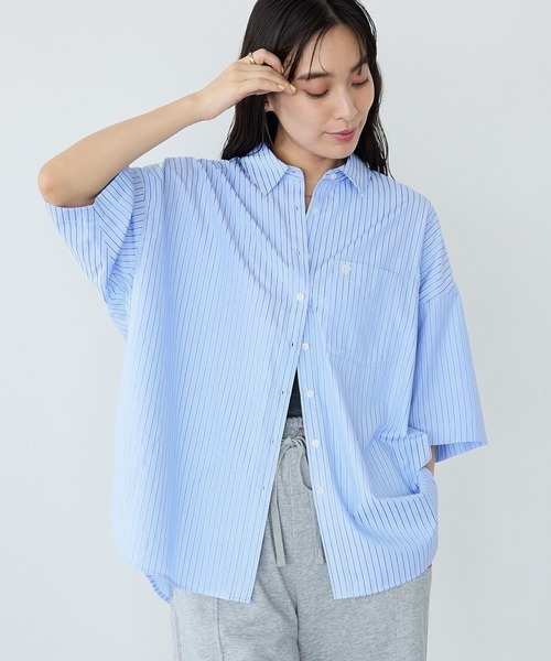CRAFT STANDARD BOUTIQUE(クラフトスタンダードブティック)の「ロゴ刺繍入ストライプオーバーサイズシャツ(シャツ/ブラウス・レディース・ホワイト/ライトイエロー/サックスブルー・FREE)」の2枚目の写真