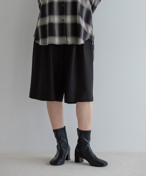 A part by(アパートバイ)の「ウールライクバミューダパンツ(その他パンツ・レディース・ブラック/ブラウン・FREE)」の1枚目の写真