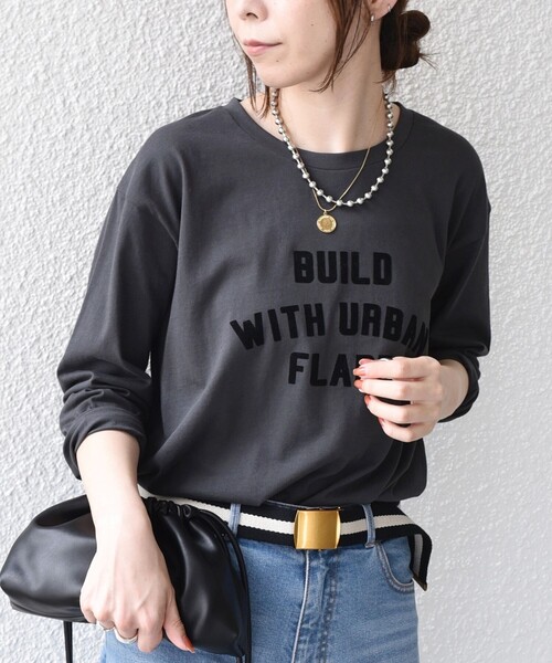 SHIPS Colors(シップス カラーズ)の「〈手洗い可能〉26AW フロッキー ロゴ TEE(ロンT)◇(Tシャツ/カットソー・レディース・レッド/オフホワイト/ダークグレー・ONE SIZE)」の2枚目の写真