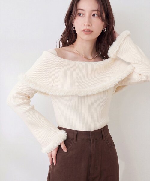 natural couture(ナチュラルクチュール)の「ふわふわファーオフショル風ニット(ニット/セーター・レディース・ライトベージュ/グレイッシュベージュ/ブラウン/オフホワイト/ブラック・FREE)」の1枚目の写真