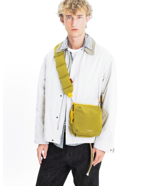 Topologie（トポロジー）の「Cassette Sacoche Medium（カセット サコッシュ ミディアム）（ショルダーバッグ・レディース・マスタード・ONE SIZE）」の5枚目の写真