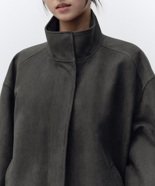 MUSINSA STANDARD WOMAN（ムシンサスタンダードウーマン）の「ウィメンズ シンセティックスエード ハイネック ブルゾンジャケット [ガンメタル]（ライダースジャケット・レディース・その他・SMALL/MEDIUM/LARGE）」の4枚目の写真