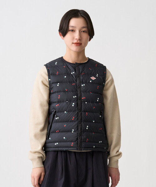 DANTON(ダントン)の「Women's Crewneck Inner Down Vest - Flower Print(ダウンベスト・レディース・ブラック系その他・S/M/XS)」の2枚目の写真