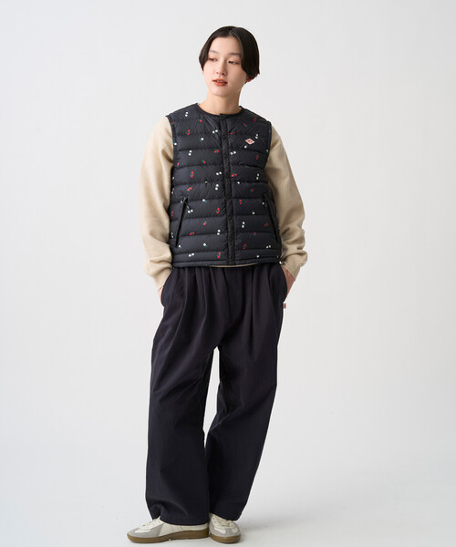 DANTON(ダントン)の「Women's Crewneck Inner Down Vest - Flower Print(ダウンベスト・レディース・ブラック系その他・S/M/XS)」の5枚目の写真