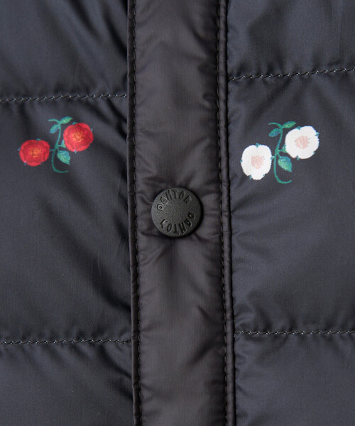 DANTON(ダントン)の「Women's Crewneck Inner Down Vest - Flower Print(ダウンベスト・レディース・ブラック系その他・S/M/XS)」の8枚目の写真