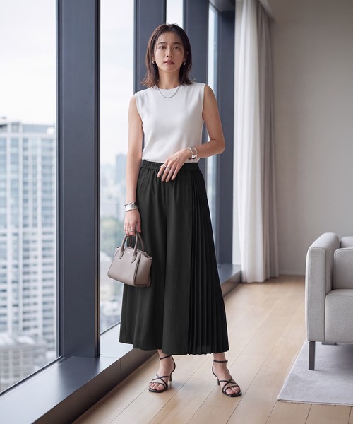 STYLE DELI(スタイルデリ)の「【DELI by】サイドプリーツ切替のスカートライクパンツ(その他パンツ・レディース・ブラック/グレー・M)」の4枚目の写真