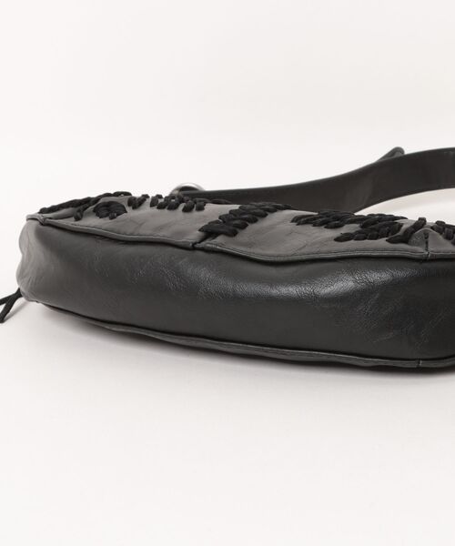 Desigual(デシグアル)の「Cord embroidery shoulder bag / コード刺繍ショルダーバッグ(ショルダーバッグ・レディース・ブラック・FREE)」の6枚目の写真