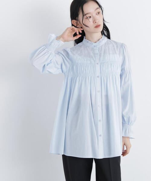 N.(N. Natural Beauty Basic)(エヌエヌナチュラルビューティーベーシック)の「刺繍切替シャーリングブラウス(シャツ/ブラウス・レディース・ブルー/オフホワイト・FREE)」の2枚目の写真