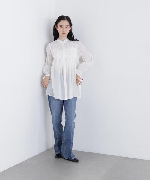 N.(N. Natural Beauty Basic)(エヌエヌナチュラルビューティーベーシック)の「刺繍切替シャーリングブラウス(シャツ/ブラウス・レディース・ブルー/オフホワイト・FREE)」の5枚目の写真