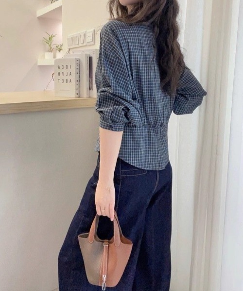 Aelina(エリナ)の「襟付き長袖チェック柄シャツ(シャツ/ブラウス・レディース・ネイビー・L/M)」の2枚目の写真