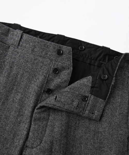 OUTSTANDING(アウトスタンディング)の「WOOL HERRINGBONE OFFICER TROUSERS_CHARCOAL(スラックス・メンズ・その他・SMALL/MEDIUM/LARGE)」の4枚目の写真