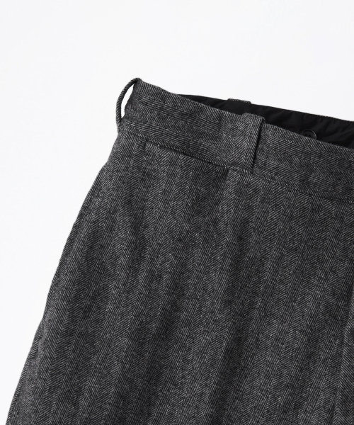 OUTSTANDING(アウトスタンディング)の「WOOL HERRINGBONE OFFICER TROUSERS_CHARCOAL(スラックス・メンズ・その他・SMALL/MEDIUM/LARGE)」の8枚目の写真